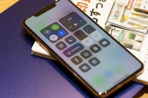 iphone手机侧边可以拨动的是什么（iphone手机侧边可以拨动的是什么）