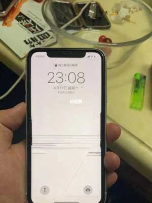 iphone手机显示屏突然一条一条为什么（苹果手机屏幕怎么突然出现一条线）